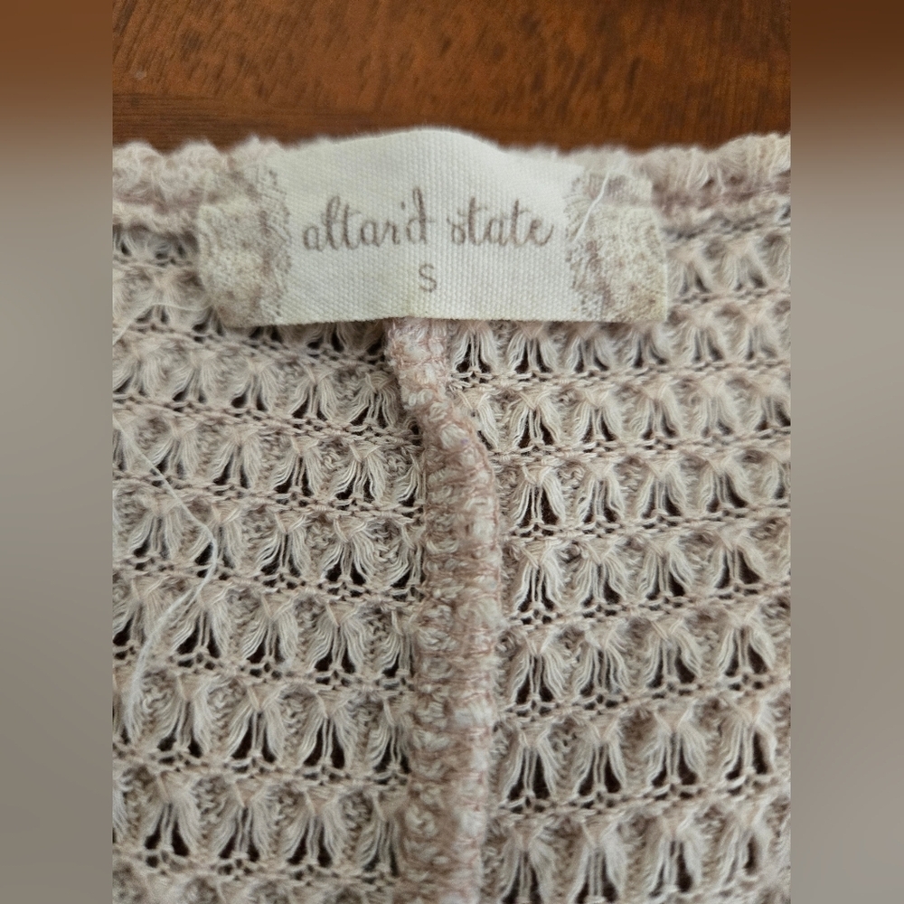 Altar'd State Cream V Neck Waffle Print Top with Buttons on Back Size Small - Picture 7 of 8